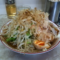 「辰醤油らーめん（野菜・ニンニク￥700）」@らーめん 辰屋の写真