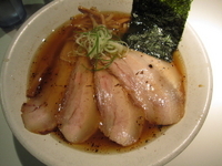 「煮豚そば（醤油）（950円）」@SOBAHOUSE金色不如帰の写真