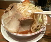 「山麓中華そば肉のせ（野菜・にんにく）800円」@本格中華そば 檜庵 上野店の写真