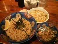 「つけそば（黒・白ミックス）・肉ワンタン付き・大盛+味玉」@八雲の写真