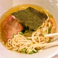 「鰮煮干し（塩）+チャーシュー（炭火、直火）※1枚はDMSによるサ」@喜元門 本店の写真