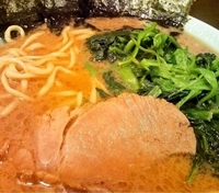 「ラーメン（カタメ・コイメ）+ほうれん草（650円+100円）」@横浜 六角家 御徒町店の写真