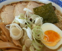 「ラーメン（中盛）￥700+チャーシュー（2枚）￥150」@常勝軒 伊勢崎総本店の写真