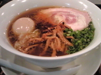 「正油らぁ麺+煮卵」@ちゃぶ屋 本店の写真