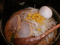 「特みそこってりらーめん（900円）半ライス（50円）」@らーめんダイニング ど・みそ 京橋本店の写真