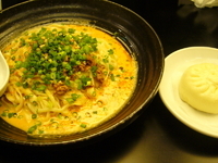 「汁無たんたんめん+張さんの豚まん」@大須たんたんめんの写真