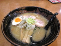 「味噌らぁめん 800円 3コ餃子 250円」@爆じゅう餃子 餃点の写真