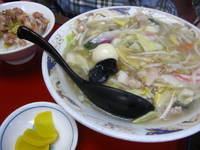 「ランチ塩あんかけラーメン・ミニチャーシュー飯650円」@まぐろラーメン 大門の写真