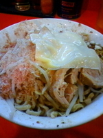 「まぜそば+大盛り+麺増し+チーズ（ニンニク、アブラ、チーズ）」@ジャンクガレッジ 東大宮店の写真