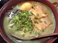 「赤煙突630円（煮玉子入り+80円）+Aセット（餃子3ヶ）180」@九州とんこつラーメン赤煙突の写真