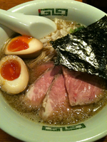 「超背脂煮干そば（900円）」@背脂煮干そば 晴の写真