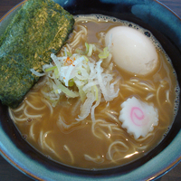 「煮干そば（醤油） 580円 + 味玉 60円 + 替え玉 130」@煮干soba 柘榴の写真