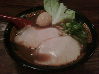 「釜炊きとんこつラーメンカタメ味玉」@釜炊き豚骨ラーメンきら星 満天の写真