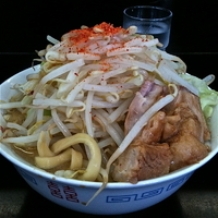 「ぶた郎（中盛200g 野菜増し ニンニク少し 唐辛子少し 濃いめ」@潮中華 KAZEの写真