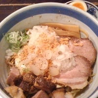 「特製チーズ・ガーリック油そば（￥1,050）」@九段 斑鳩の写真