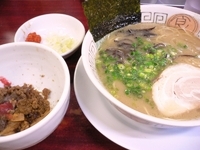 「豚骨らーめん+魚辛そぼろ+替玉×5+ミニカレー」@博多長浜らーめん 楓神の写真