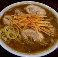 「カレーラーメン（麺硬め）+大盛+チャーシュー+ネギ」@手打ちラーメン 恒の写真