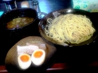 「醤油つけ麺（中盛700円）+チャーシュー玉子（200円）」@つけ麺屋 堂道の写真