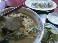 「味噌麺 700円+餃子（ランチサービス）100円」@大勝家の写真