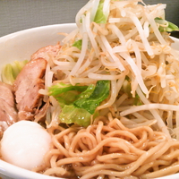 「油ソバ￥700（ヤサイマシ、ニンニク少し）+スープ割w」@らーめん こじろう526 日暮里店の写真