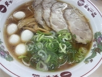 「あっさりラーメン（大盛）+うずら+チャーシュー+鳥唐揚」@天下一品 大宮大成店の写真