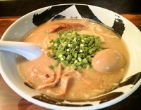 「白無骨ラーメン+味玉」@麺屋武蔵 武骨の写真