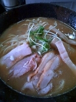 「濃厚豚骨魚介そば（中盛り） 750円」@麺屋33の写真