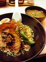 「6月限定 汁なしキーマカレー麺」@らあめん工房 まんぼぉの写真