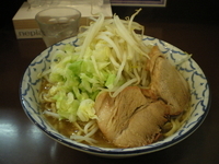 「らーめん大盛 ￥700 野菜多め」@らーめん陸の写真