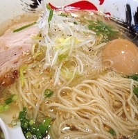 「塩ラーメン+味玉（クーポン） 650円」@屋台拉麺 一’s 幕張店の写真