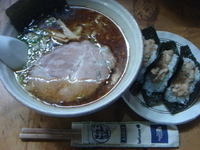 「醤油らーめん+チャーマヨ」@らーめん初代 小樽本店の写真