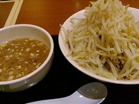 「つけ麺（ヤサイ）￥800」@ジャンクガレッジ イオンレイクタウンmori店の写真