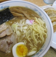 「ラーメン（中）+ランチサービス餃子3個  680円+220円」@大泉大勝軒の写真