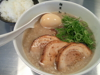 「直球とんこつラーメン Aセット（味付玉子・白飯） チャーシュー（」@麺屋 九秀の写真