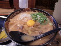 「徳島らーめん肉入り（大盛+生玉子）」@徳島ラーメン ひろ家の写真
