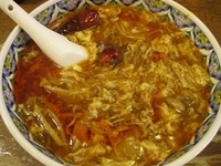 「激辛スーラータンメン840円（200円引き640円）」@中国ラーメン 揚州商人 新松戸店の写真