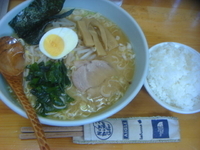 「ミッキーズラーメン（太麺）+半ライス」@ミッキーズハウスの写真