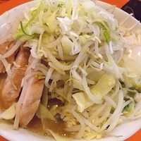 「ラーメン 麺少なめかため 温玉 野菜ちょいまし」@ちばからの写真