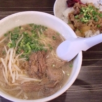 「牛すじラーメン（セット）」@うつみ家の写真