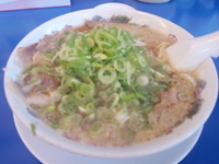 「ラーメン650円（麺硬め・ネギ多め）餃子280円」@来来亭 富山稲荷店の写真