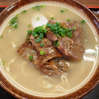 「ソーキ大そば（こってり（豚骨・鶏がら）） 950円」@沖縄そば 南風の写真