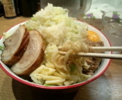 「汁なし(野菜・ニンニク)700円+チーズ50円」@麺屋 もとまるの写真