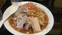 「二郎風やさいらぁ麺（醤油）￥730 麺大盛、やさい、にんにく、あ」@らぁ麺三軒屋 岬本店の写真