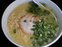 「まる玉らーめん（650円）塩むすび（100円）」@らーめん まる玉 両国店の写真