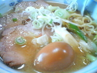 「ネギチャーシューメン+煮玉子（￥730+￥100）」@手打ラーメン 長八の写真