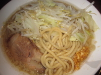 「小ラーメン+サービス（ニンニク醤油）700円」@製麺所 豚とこむぎの写真