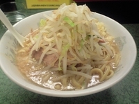 「ラーメン小（700円）ニンニクヤサイ」@ラーメン二郎 新宿小滝橋通り店の写真