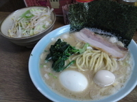 「ラーメン（並）+もやきゃべ+味玉」@ラーメン壱六家 磯子本店の写真