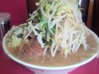 「小豚ラーメン、ヤサイ、にんにく」@ラーメン二郎 大宮店の写真