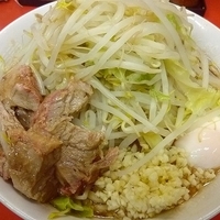 「小ラーメン （温泉玉子+ヤサイ ニンニク スマイルトッピング）」@らーめん豚喜の写真